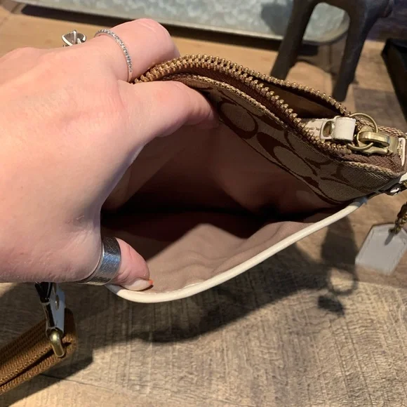 Like new Coach crossbody - Picture 3 of 11